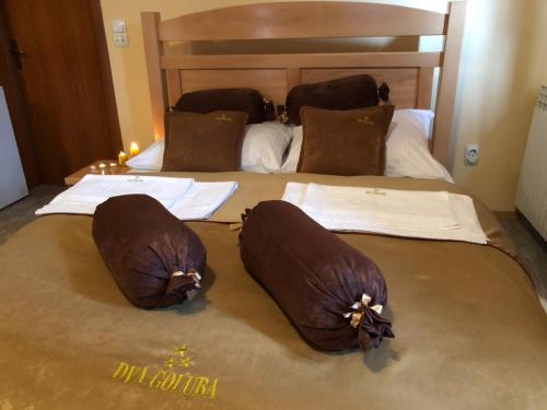 Una cama o camas en una habitación de Hotel Dva Goluba