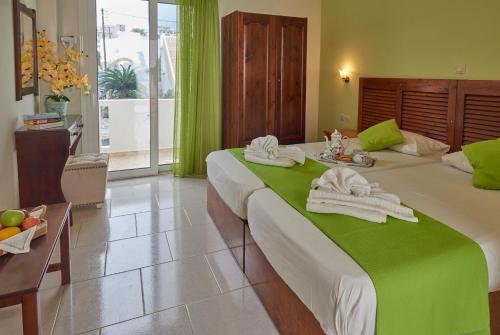 En eller flere senge i et værelse på Corali Studios