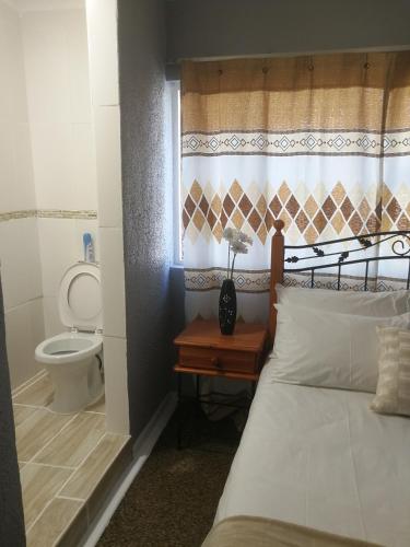 Katil atau katil-katil dalam bilik di Cape Pine Guest House