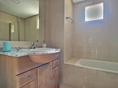 a bathroom with a sink and a bath tub at Arona 2 - 0909 in Mar de Cristal