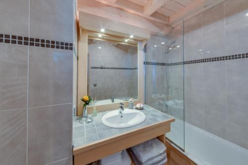 Kylpyhuone majoituspaikassa Appartement Le Cerf
