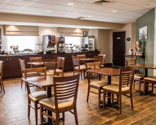 En restaurant eller et andet spisested på Sleep Inn Johnstown - Richland Town Center