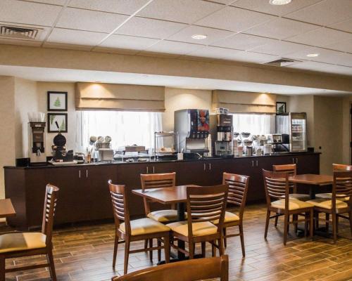 En restaurant eller et andet spisested på Sleep Inn Johnstown - Richland Town Center