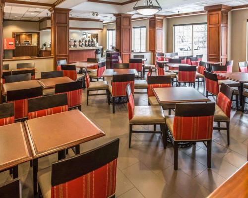 Restorāns vai citas vietas, kur ieturēt maltīti, naktsmītnē Comfort Inn at the Park Hershey