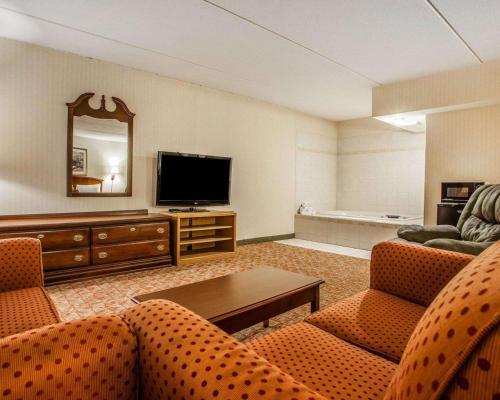 a living room with couches and a flat screen tv at Econo Lodge Douglassville-Pottstown in Douglassville