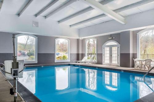 a large swimming pool with blue water in a house at Comfort Inn - Pocono Mountains in White Haven