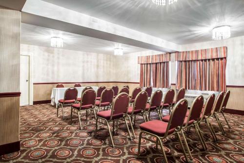 a conference room with a row of chairs and a table at Comfort Inn Feasterville - Trevose in Trevose