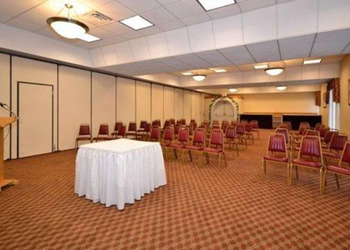 a conference room with a white table and chairs at Quality Inn & Conference Center Franklin Downtown in Franklin