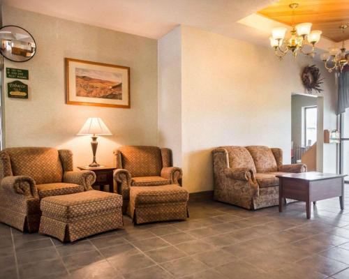 a waiting room with chairs and a table at Quality Inn New Columbia-Lewisburg in New Columbia