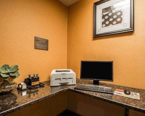 a desk with a laptop and a computer monitor at Quality Inn & Suites NJ State Capital Area in Morrisville