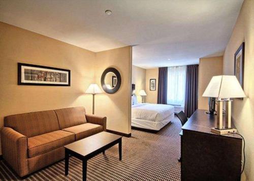 Postel nebo postele na pokoji v ubytování Comfort Suites Lewisburg