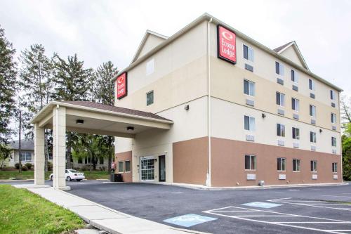 a rendering of a hotel with a parking lot at Econo Lodge Harrisburg - Hershey in Harrisburg