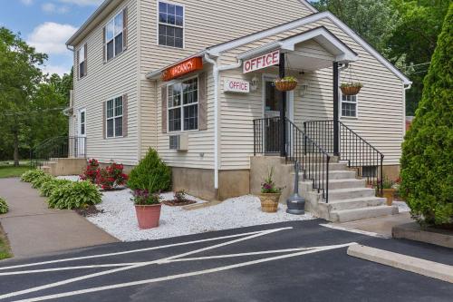 a coffee shop with a sign on the front of it at Rodeway Inn Milford - I-84 in Milford