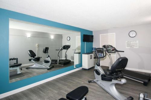 a gym with several treadmills and elliptical machines at Quality Inn Clinton - Laurens I-26 in Clinton