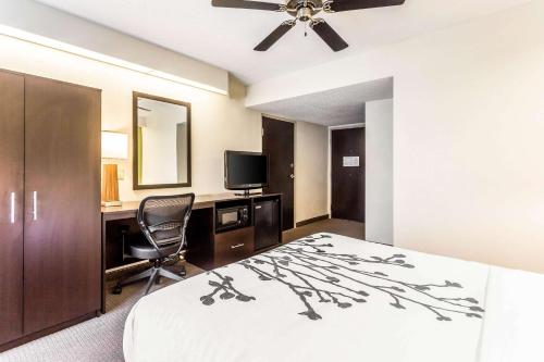 Katil atau katil-katil dalam bilik di Sleep Inn Charleston - West Ashley