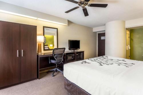 Katil atau katil-katil dalam bilik di Sleep Inn Charleston - West Ashley
