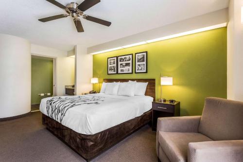 Katil atau katil-katil dalam bilik di Sleep Inn Charleston - West Ashley