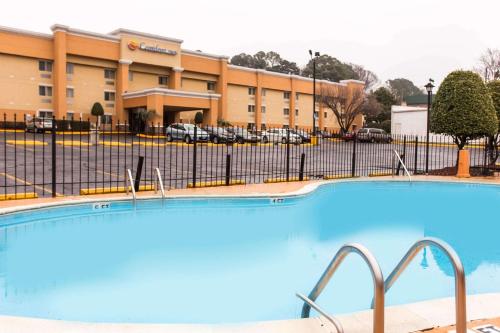 Kolam renang di atau dekat dengan Comfort Inn Columbia West