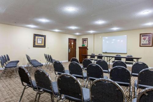 Kawasan bisnes dan/atau bilik persidangan di Comfort Inn Columbia West