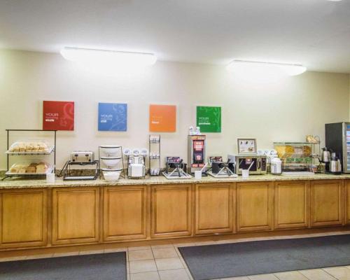 een snackbar in een fastfoodrestaurant bij Comfort Inn & Suites Deadwood in Deadwood