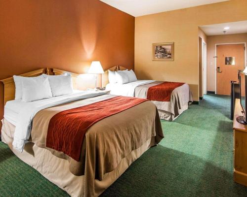 a hotel room with two beds and a television at Econo Lodge Newport West in Newport