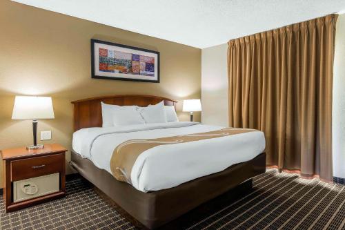 a hotel room with a large bed and a window at Quality Inn & Suites Sevierville - Pigeon Forge in Sevierville