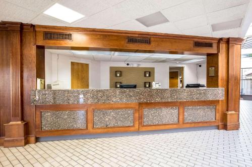 Лобби или стойка регистрации в Greeneville Inn And Suites