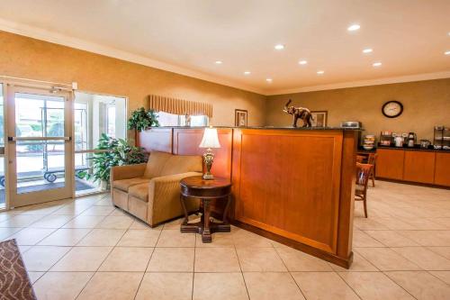 a living room with a couch and a table at Quality Inn & Suites Germantown North in Memphis