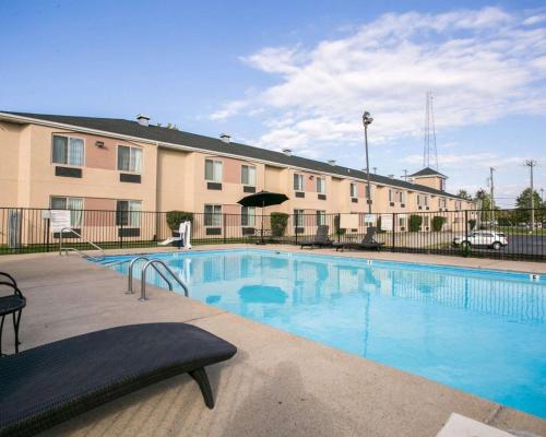 The swimming pool at or close to Sleep Inn Nashville Downtown Opryland Area