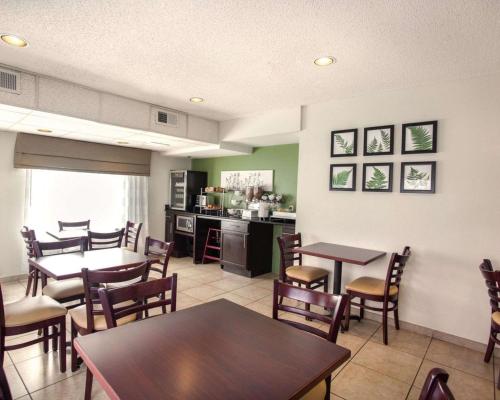 Η κουζίνα ή μικρή κουζίνα στο Sleep Inn Nashville North - Downtown Area