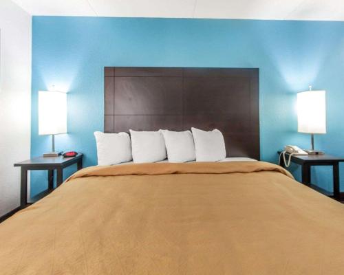a bedroom with a large bed with two lamps at Quality Inn & Suites in Jasper