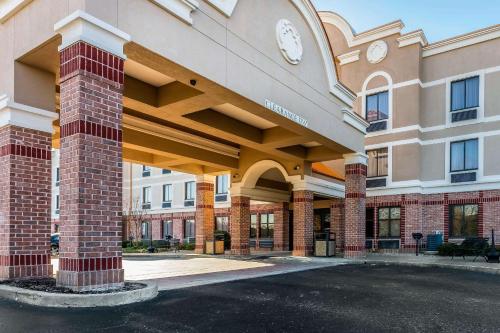 a building with a clock on the front of it at Comfort Inn & Suites Airport-American Way in Memphis