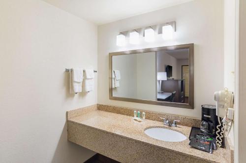 Ванная комната в Quality Inn East Amarillo