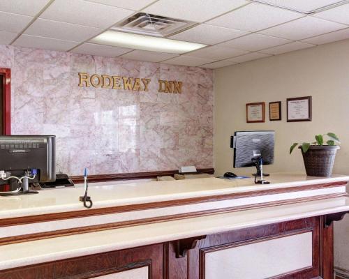 an office with a reception desk and aonday inn sign on the wall at Rodeway Inn New Braunfels - San Antonio Area in New Braunfels