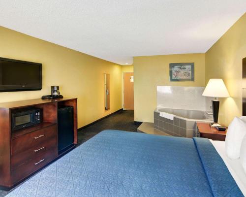 Quality Inn & Suites Grand Prairie