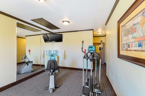 a gym with exercise equipment in a room at Quality Inn & Suites Lubbock South in Lubbock