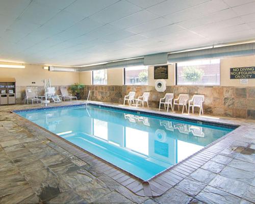 a large swimming pool with chairs and a table at Comfort Inn & Suites Houston West-Katy in Katy