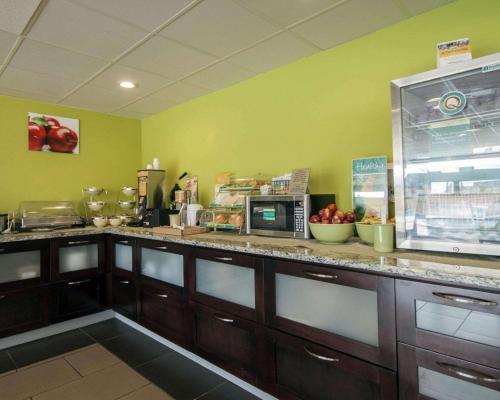 a kitchen with a counter with a microwave and fruit at Quality Inn & Suites Airport in El Paso