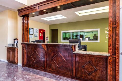 Ο χώρος του λόμπι ή της ρεσεψιόν στο Quality Inn University near Downtown