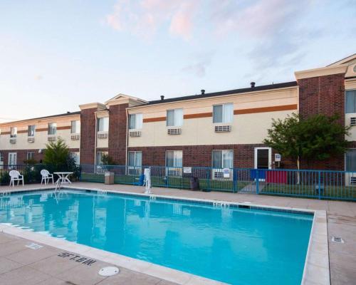 Gallery image of Comfort Inn & Suites in Red Oak