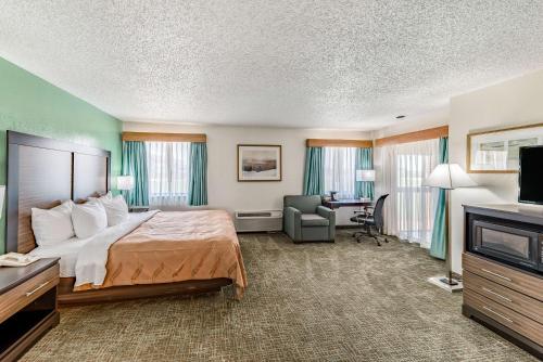 Postel nebo postele na pokoji v ubytování Quality Inn Allen - Plano East