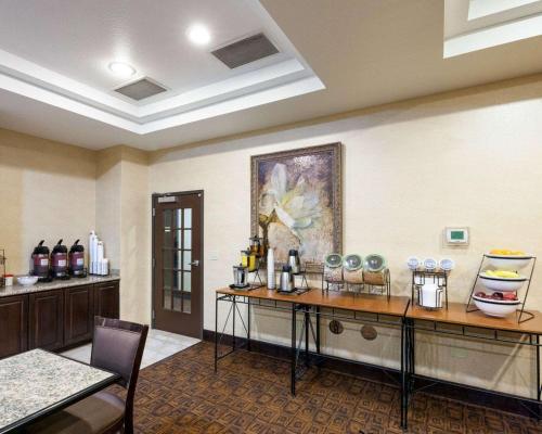 a room with a counter with bottles of wine at Comfort Inn & Suites Regional Medical Center in Abilene