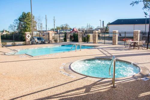 a small swimming pool in the middle of a patio at Sleep Inn & Suites Center in Center