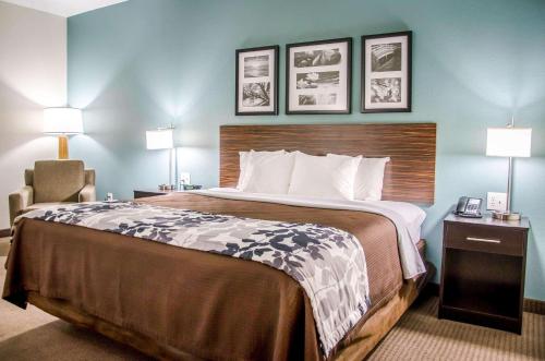 Posteľ alebo postele v izbe v ubytovaní Sleep Inn & Suites Center