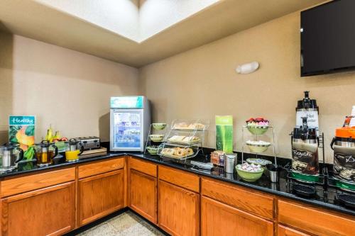 a buffet line with food and drinks in a hotel room at Quality Inn Killeen Near Fort Cavazos in Killeen