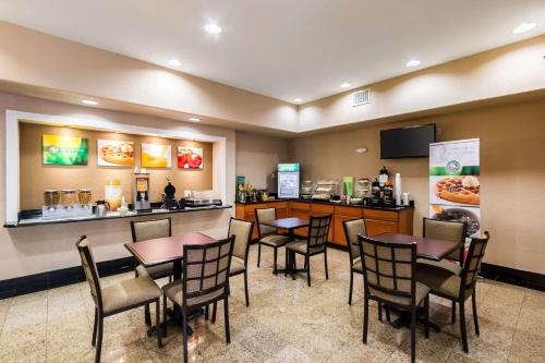 a restaurant with tables and chairs and a counter at Quality Inn Killeen Near Fort Cavazos in Killeen