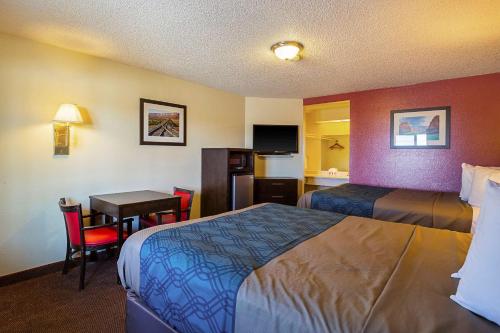 TV o dispositivi per l'intrattenimento presso Econo Lodge Hurricane Zion Park Area