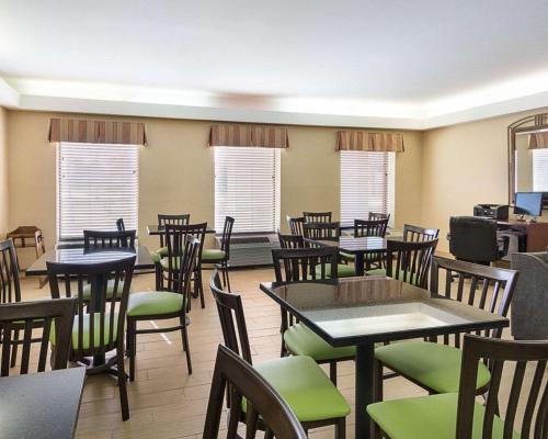 Restoran atau tempat lain untuk makan di Quality Inn Richmond Airport