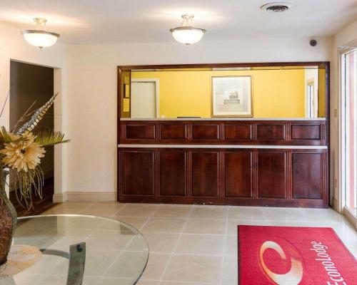 a room with a glass table and a large wall at Econo Lodge Petersburg - Fort Lee in Petersburg