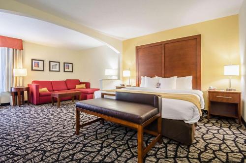 a hotel room with a bed and a couch at Comfort Suites Innsbrook - Short Pump in Broad Meadows